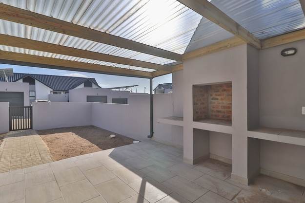 2 Bed House in Stilbaai photo number 3