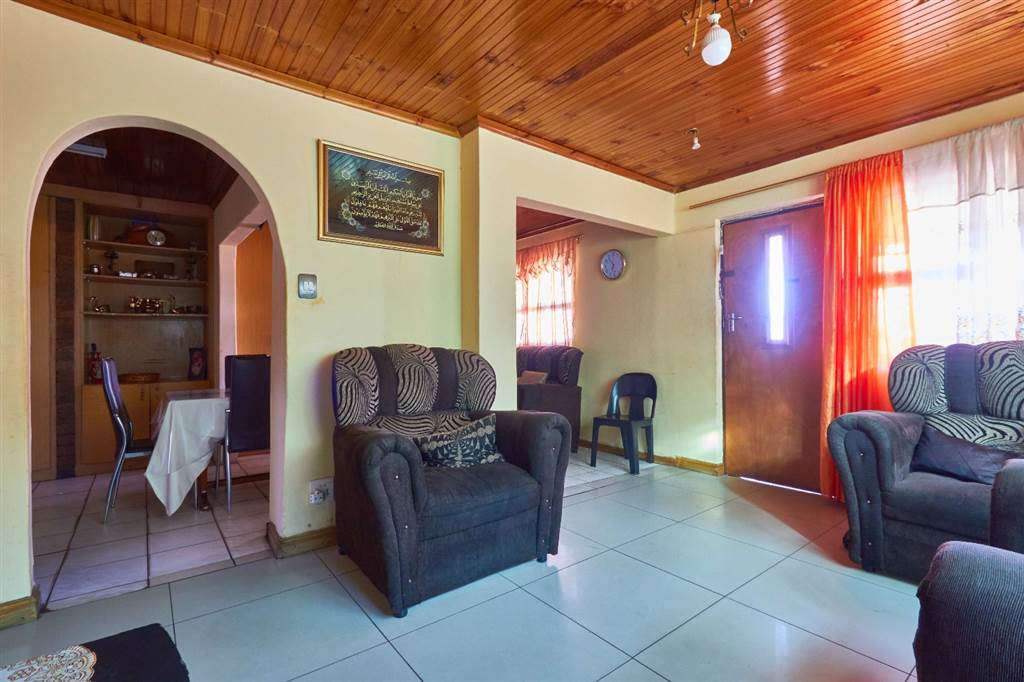 2 Bed House in Manenberg photo number 9