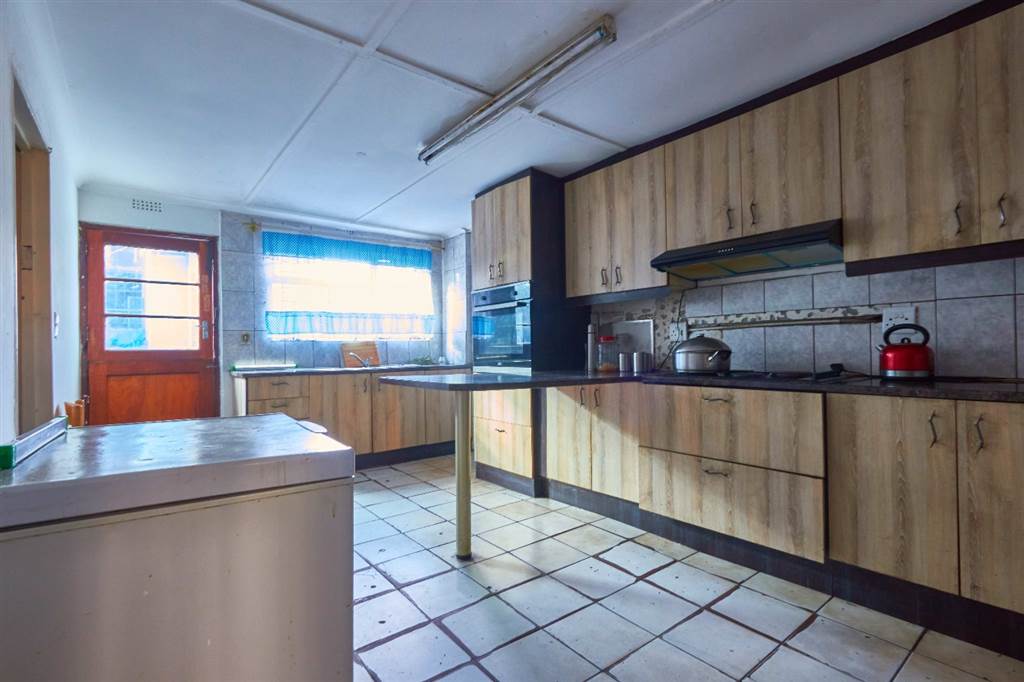 2 Bed House in Manenberg photo number 12