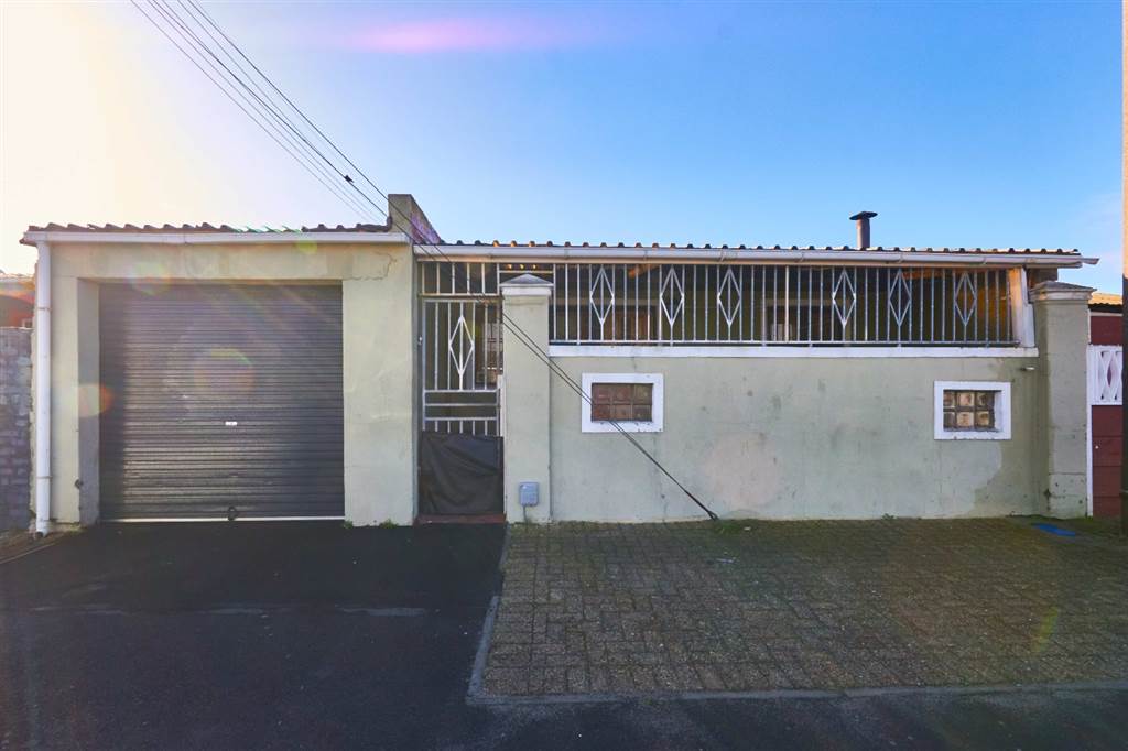 2 Bed House in Manenberg photo number 1
