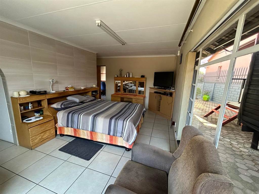 4 Bed House in Witpoortjie photo number 20