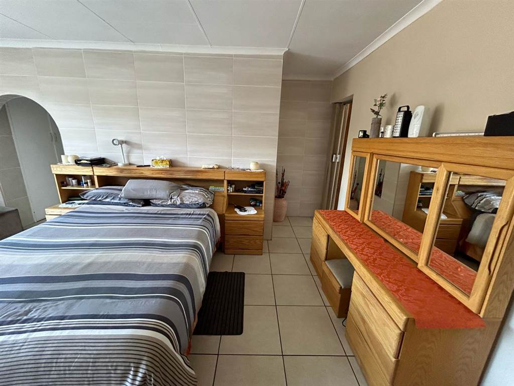 4 Bed House in Witpoortjie photo number 21
