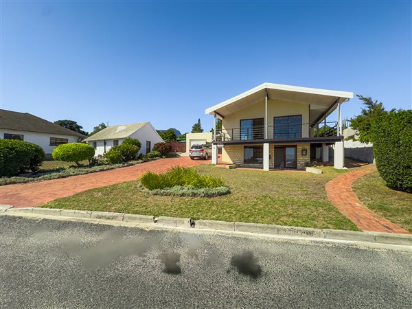 4 Bedroom House 4 Bedroom House