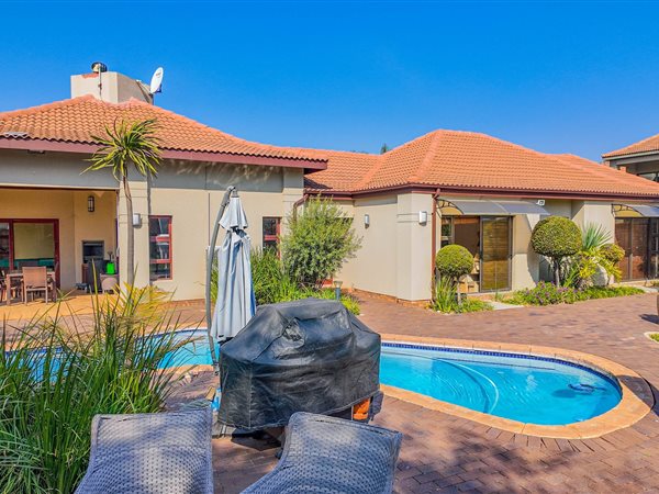 4 Bedroom House 4 Bedroom House