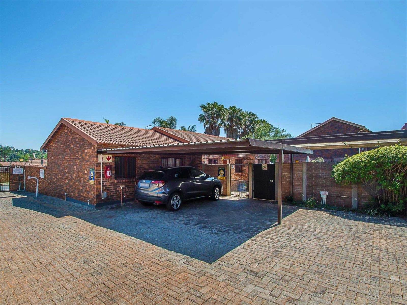 3 Bed Townhouse in Weltevreden Park photo number 28