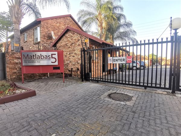 2 Bedroom Simplex 2 Bedroom Simplex