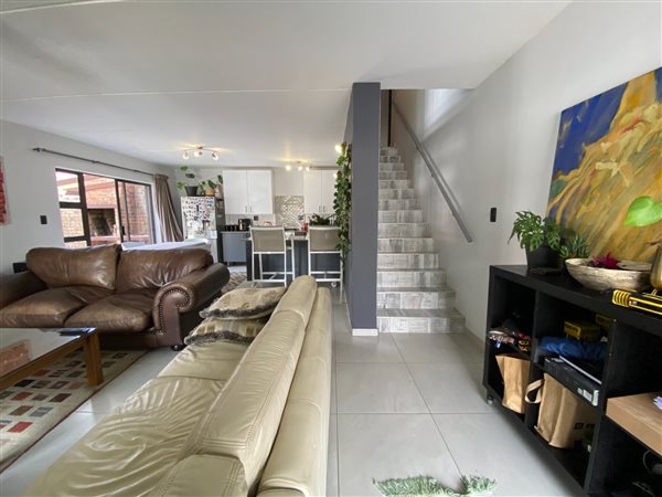 3 Bed Townhouse in Paarl Central East