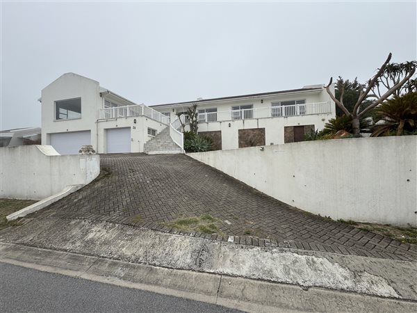 4 Bedroom House 4 Bedroom House