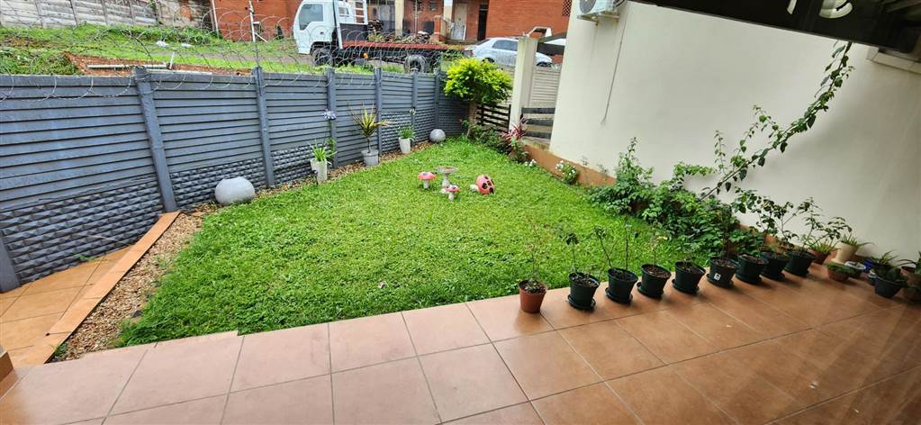 3 Bed Townhouse in Durban North photo number 2