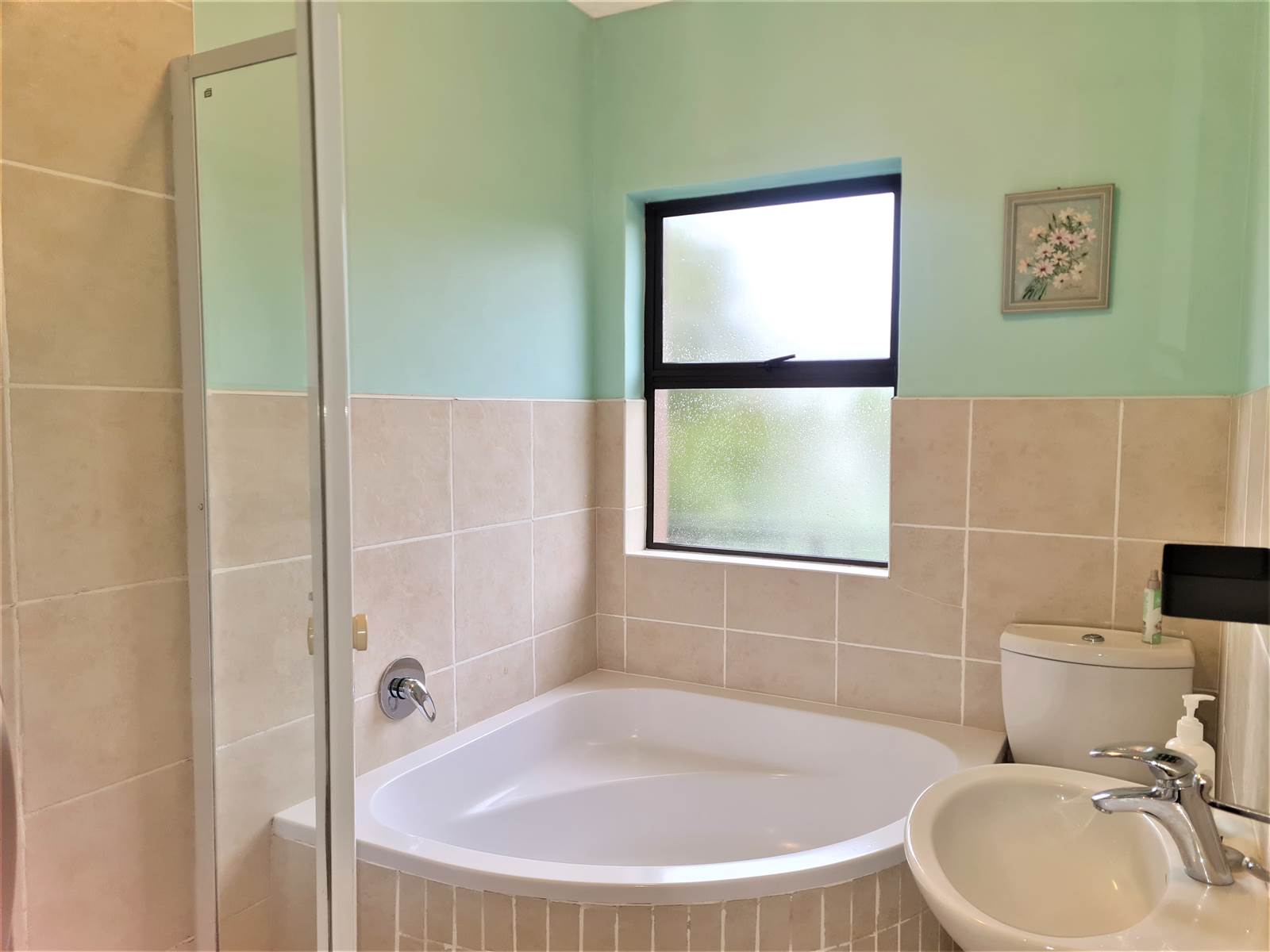 2 Bed Flat in Jeffreys Bay photo number 10