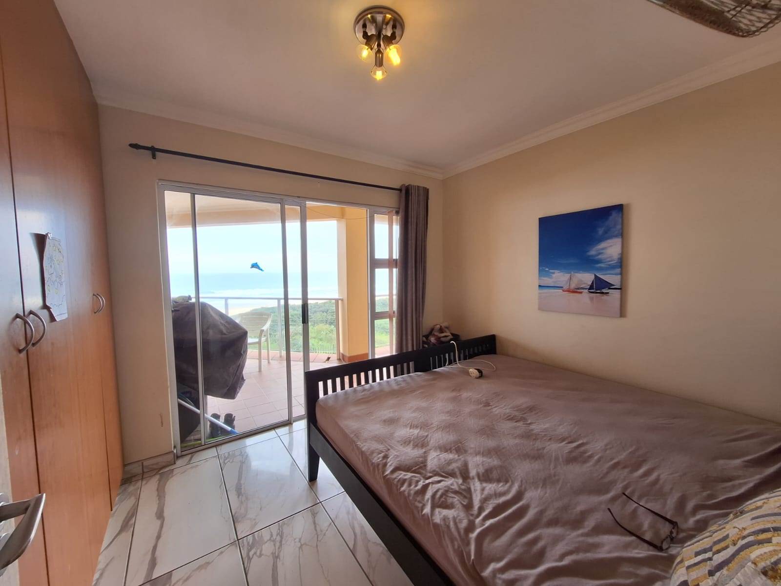 3 Bed Apartment in Illovo Beach photo number 10