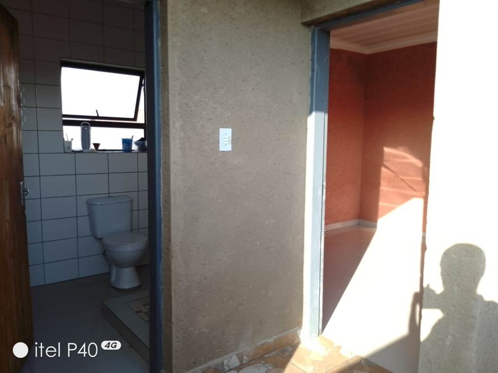 1 Bed Apartment in Protea Glen photo number 11