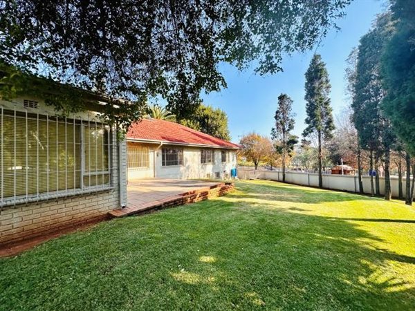415  m² Commercial space in Bedfordview