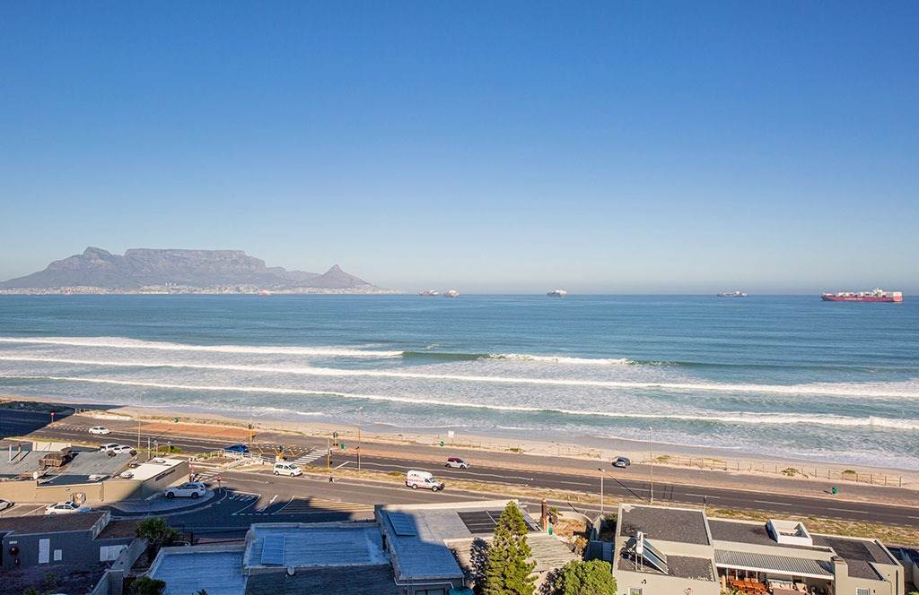 1 Bed Apartment in Bloubergstrand photo number 15