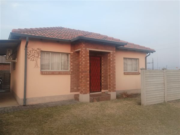 2 Bed Apartment in Waterkloof East
