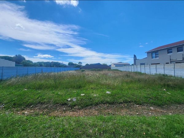 833 m² Land