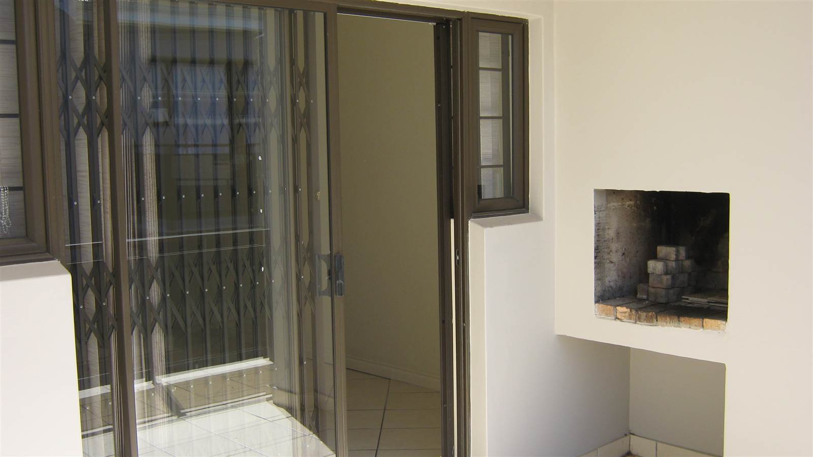 2 Bed Apartment in Hartenbos photo number 7