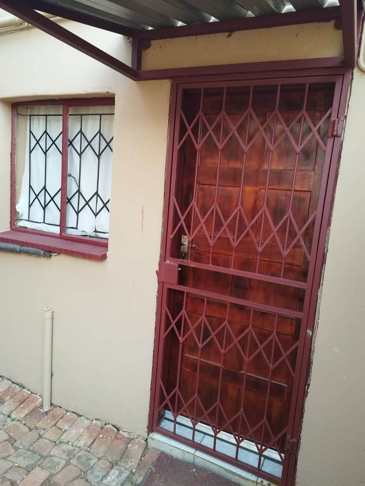 6 Bed House in Ikageng photo number 10