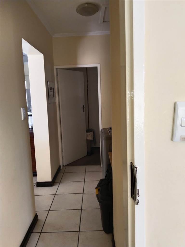2 Bed Townhouse in Bloubosrand photo number 18