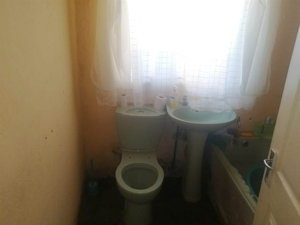 4 Bed House in Seshego photo number 8