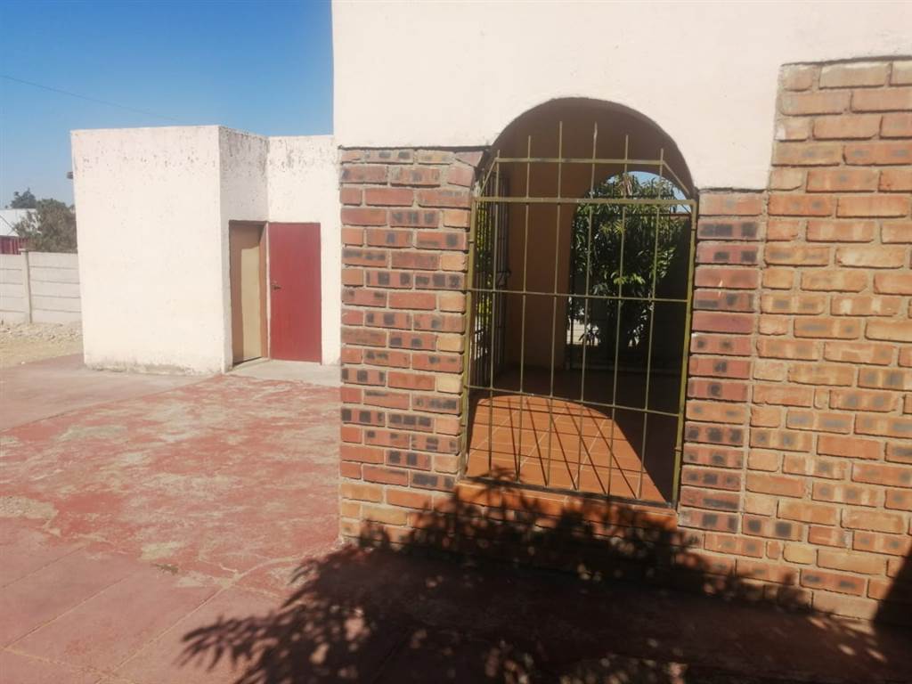 4 Bed House in Seshego photo number 3