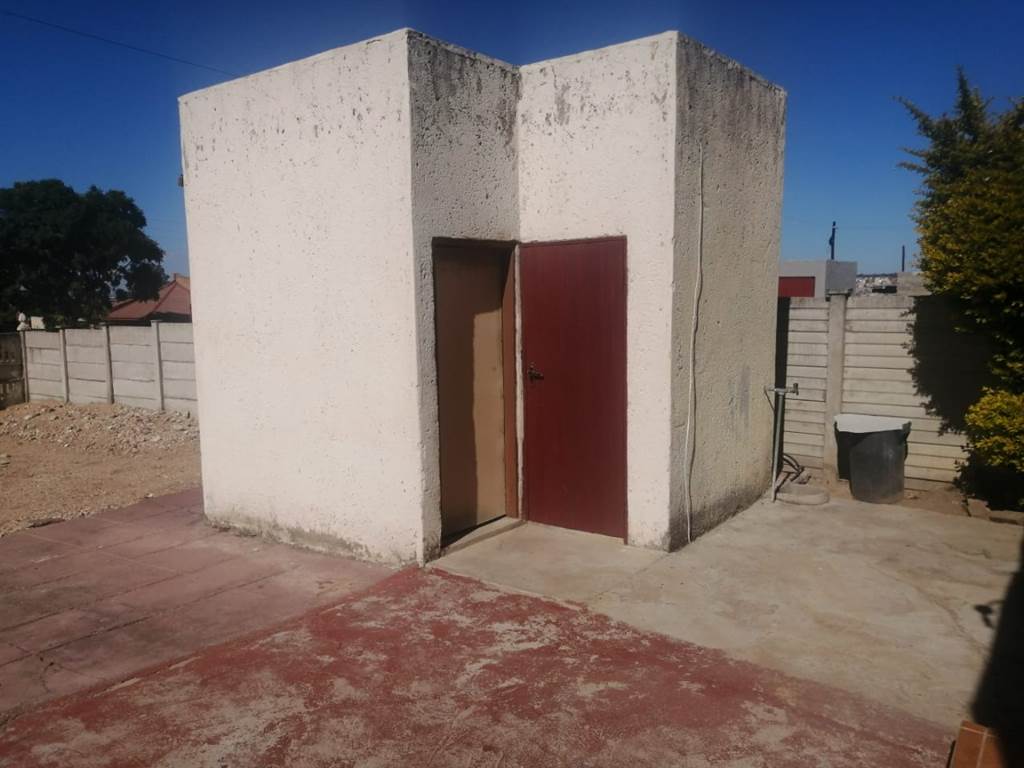 4 Bed House in Seshego photo number 10