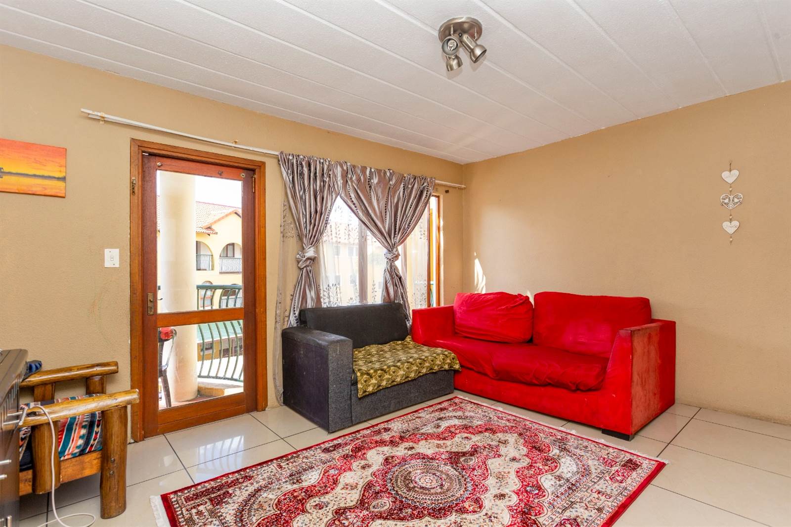 2 Bed Apartment in Sundowner photo number 5