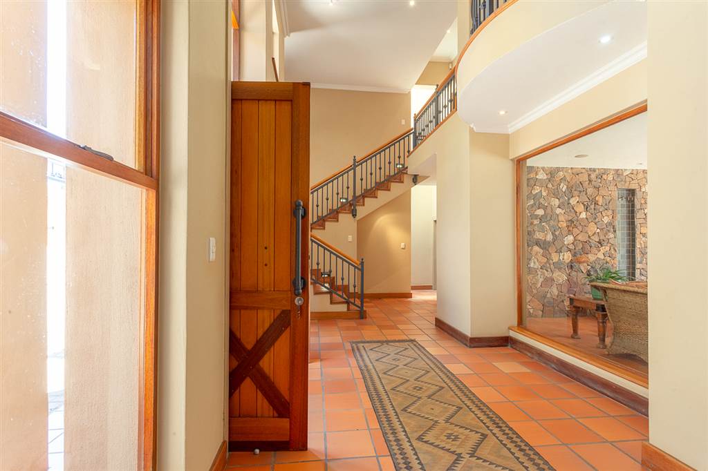4 Bed House in Waterkloof Heights photo number 17