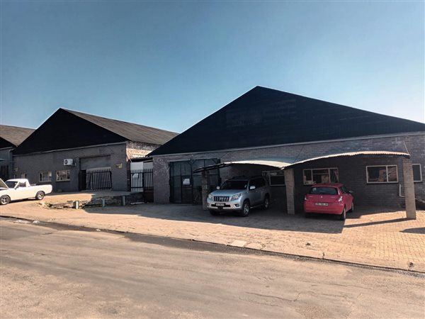 760  m² Commercial space in Rocky Drift