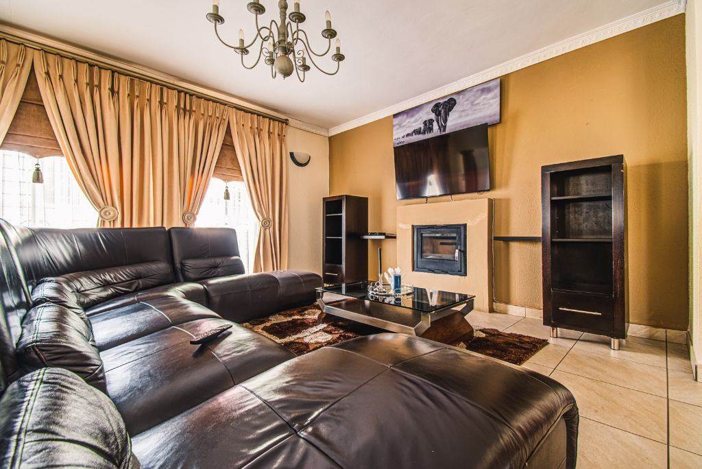 3 Bed House in Glen Marais photo number 12