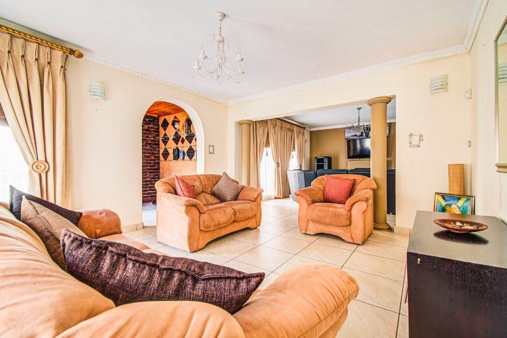 3 Bed House in Glen Marais photo number 17