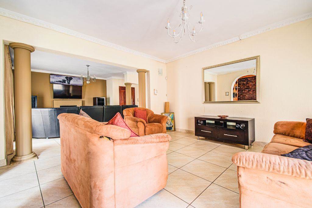 3 Bed House in Glen Marais photo number 14