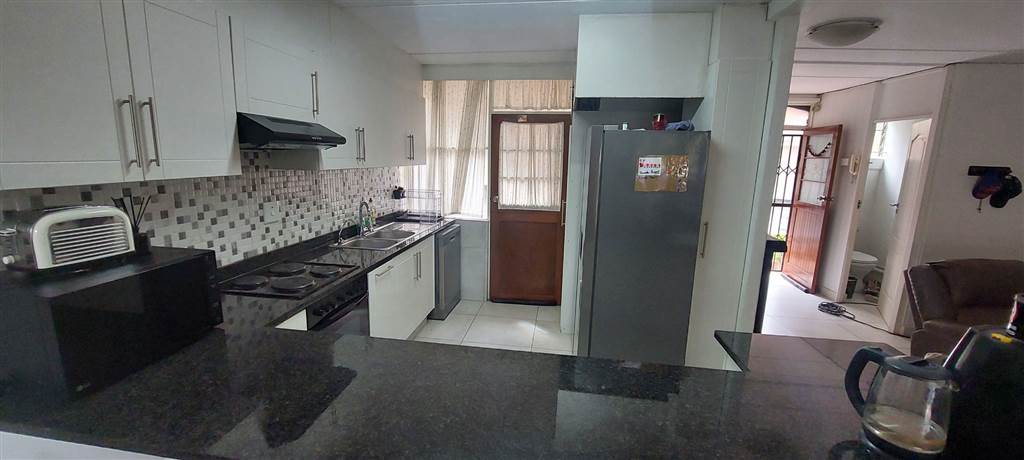 3 Bed Townhouse in Umgeni Park photo number 5