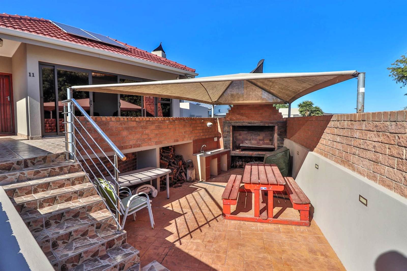 5 Bed House in Middedorp photo number 3