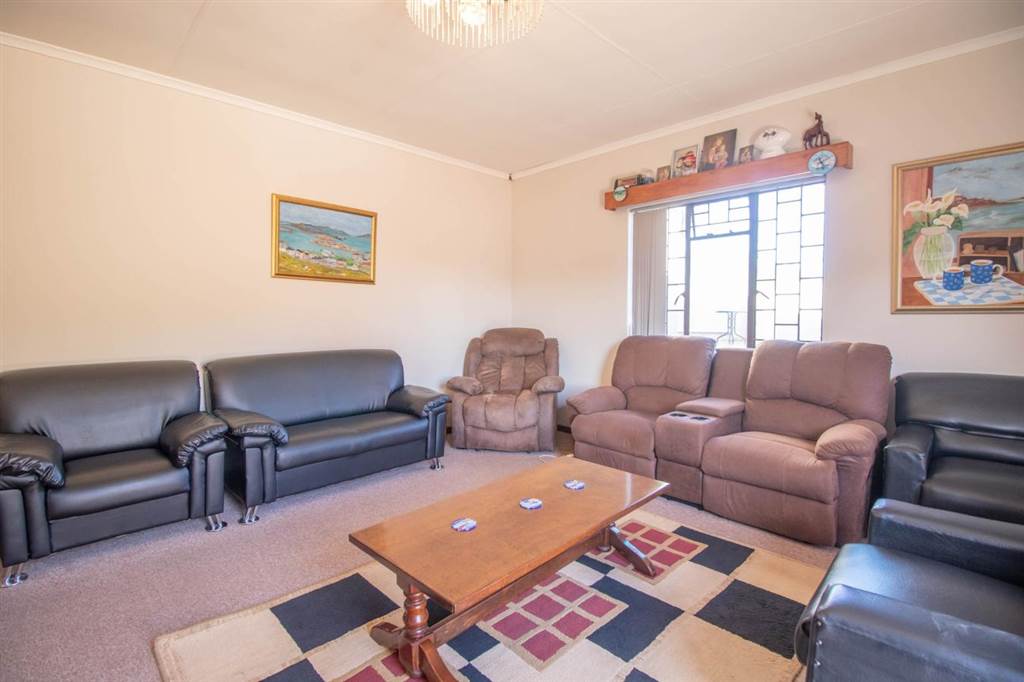 5 Bed House in Middedorp photo number 5