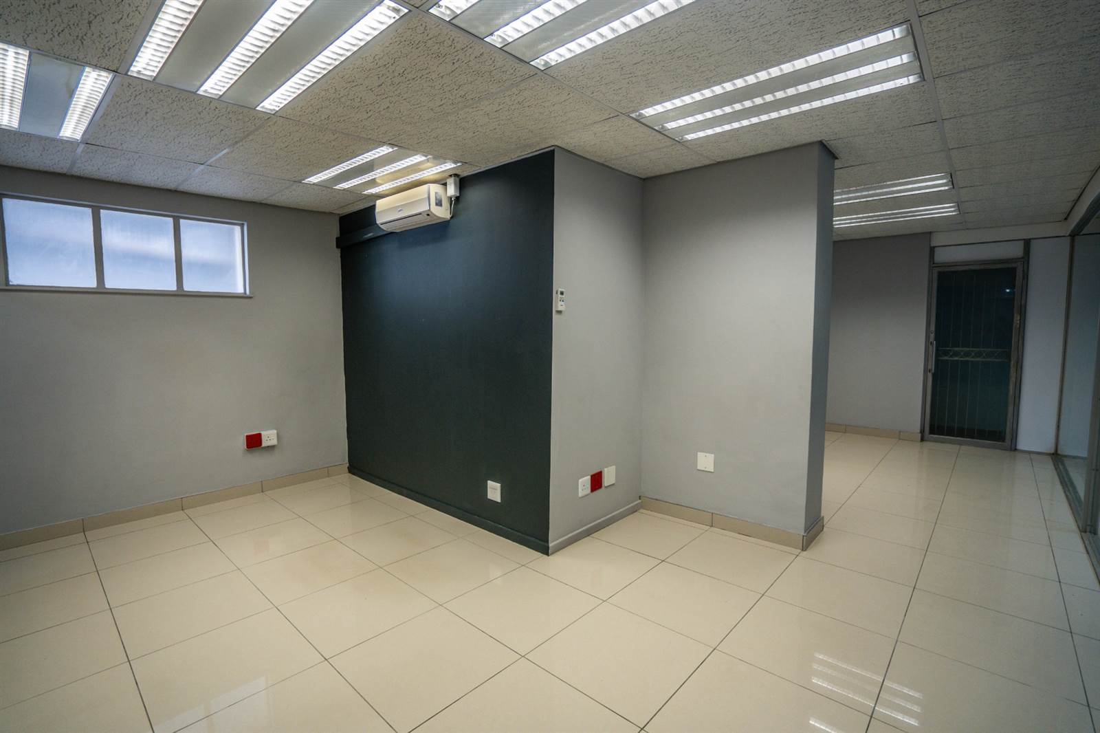 310  m² Office Space in East London Central photo number 6