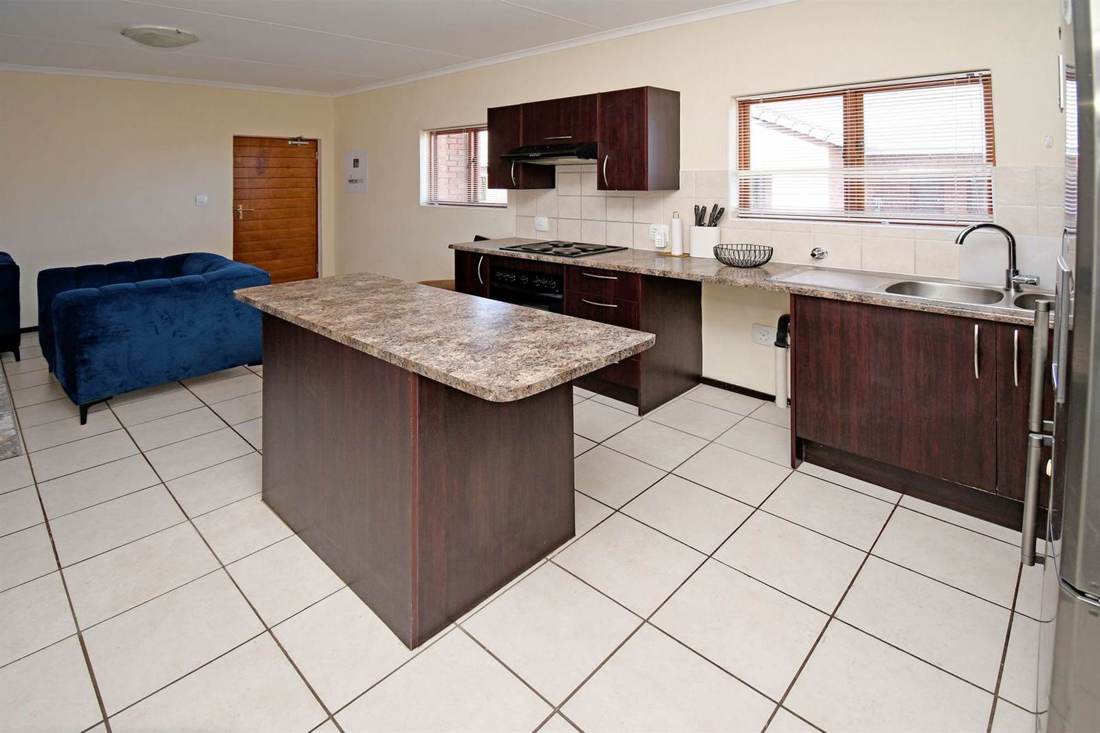 2 Bed Apartment in Olivedale photo number 12