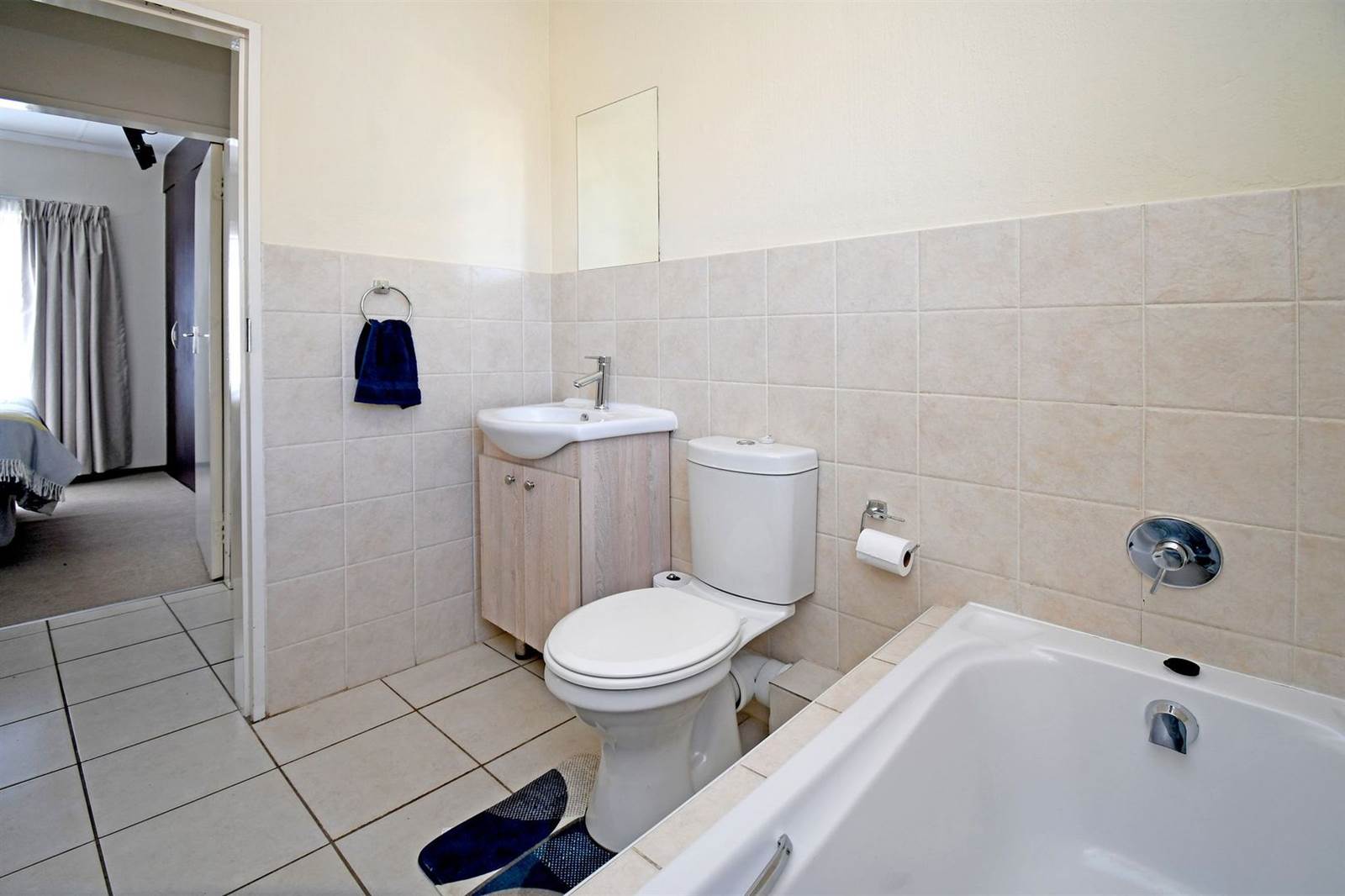 2 Bed Apartment in Olivedale photo number 26