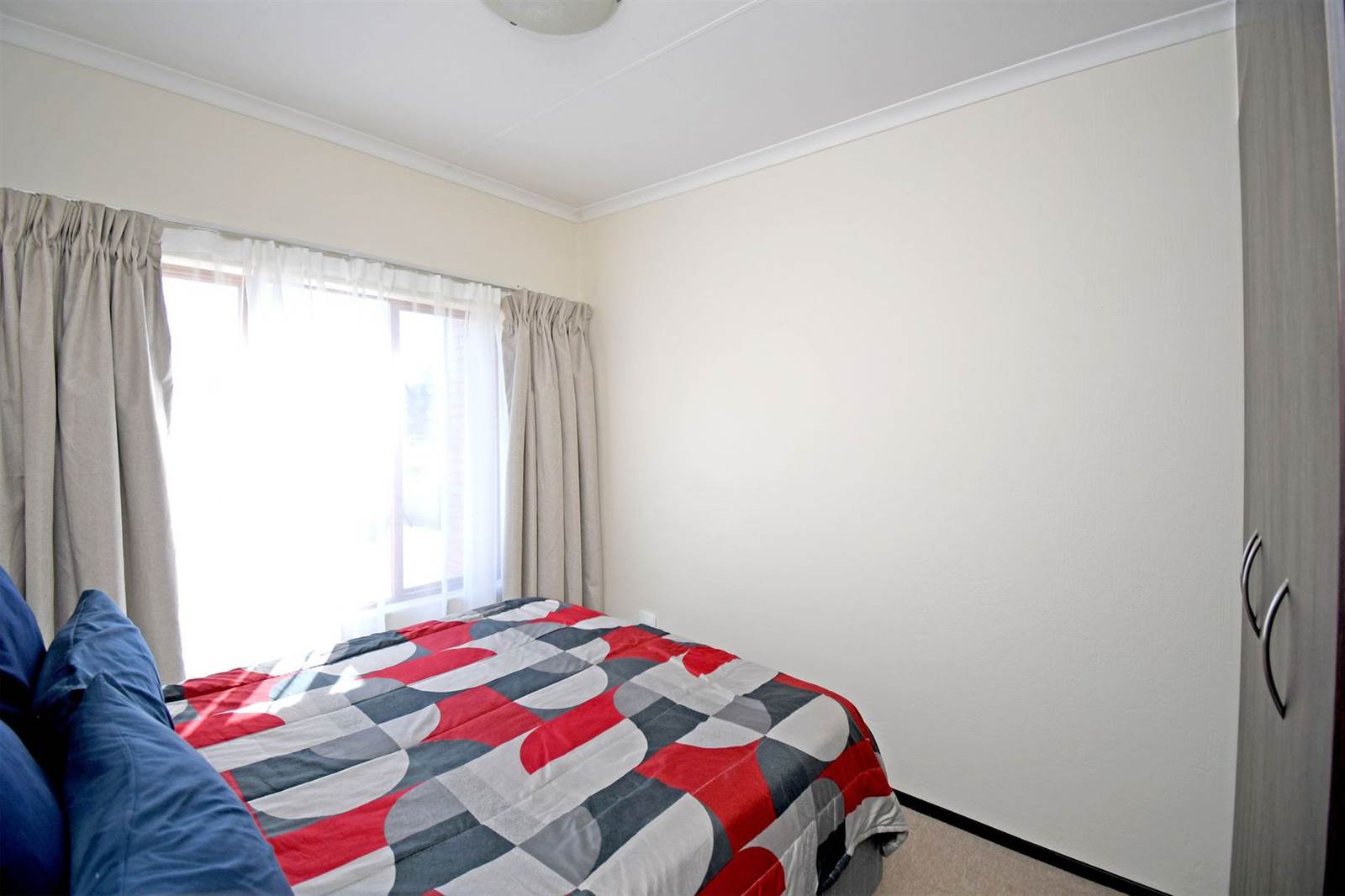 2 Bed Apartment in Olivedale photo number 22