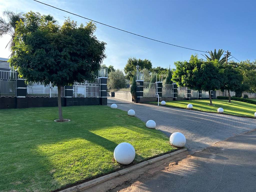 4 Bed House for sale in Zeerust T4532299 Private Property