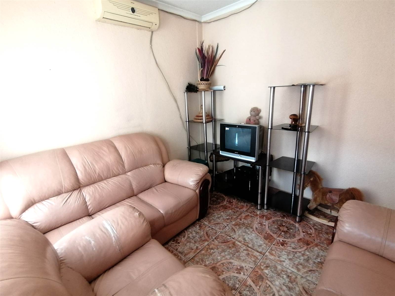 2 Bed House in Tlhabane photo number 8