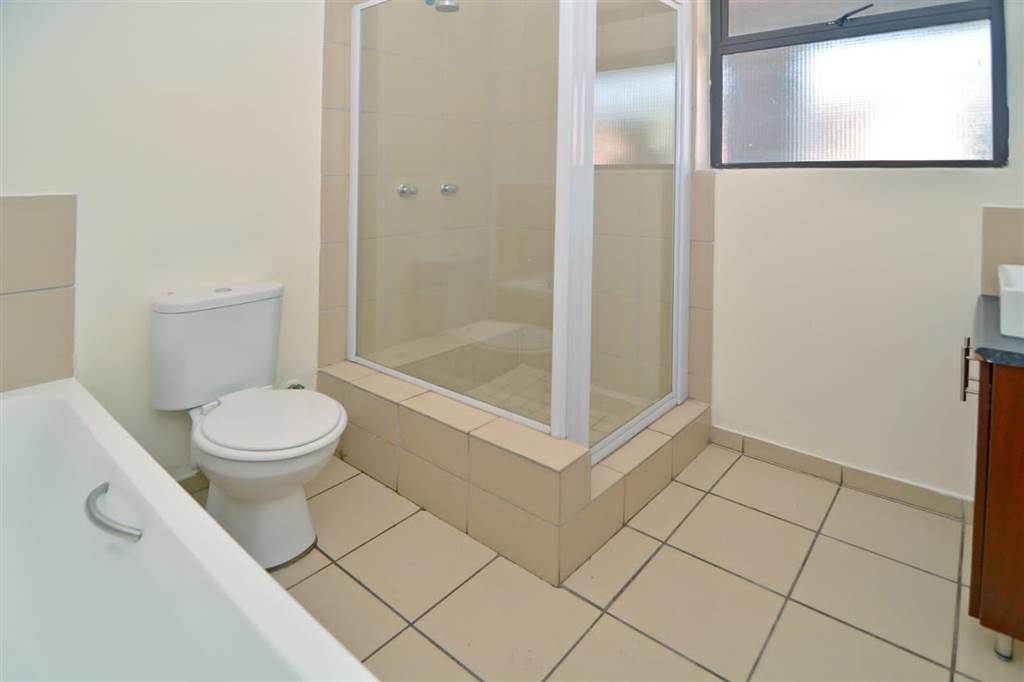 2 Bed Apartment in Grobler Park photo number 13