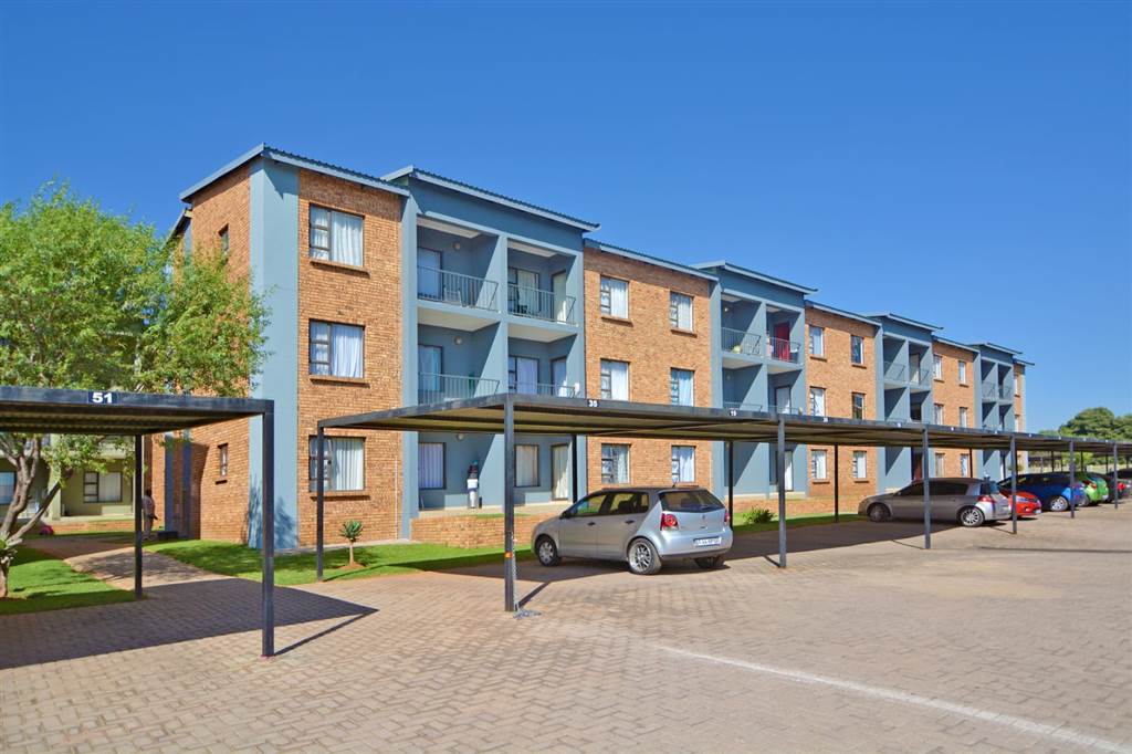 2 Bed Apartment in Grobler Park photo number 24
