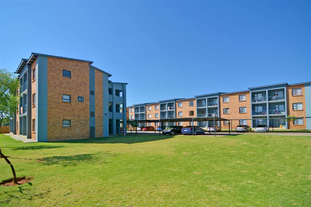 2 Bed Apartment in Grobler Park photo number 18
