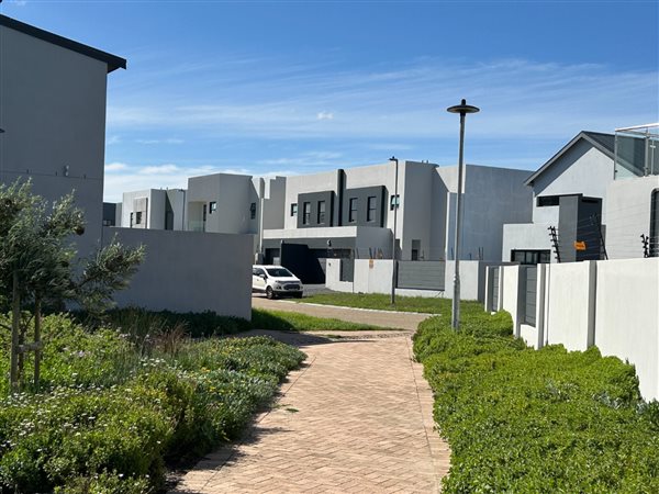 4 Bedroom House 4 Bedroom House