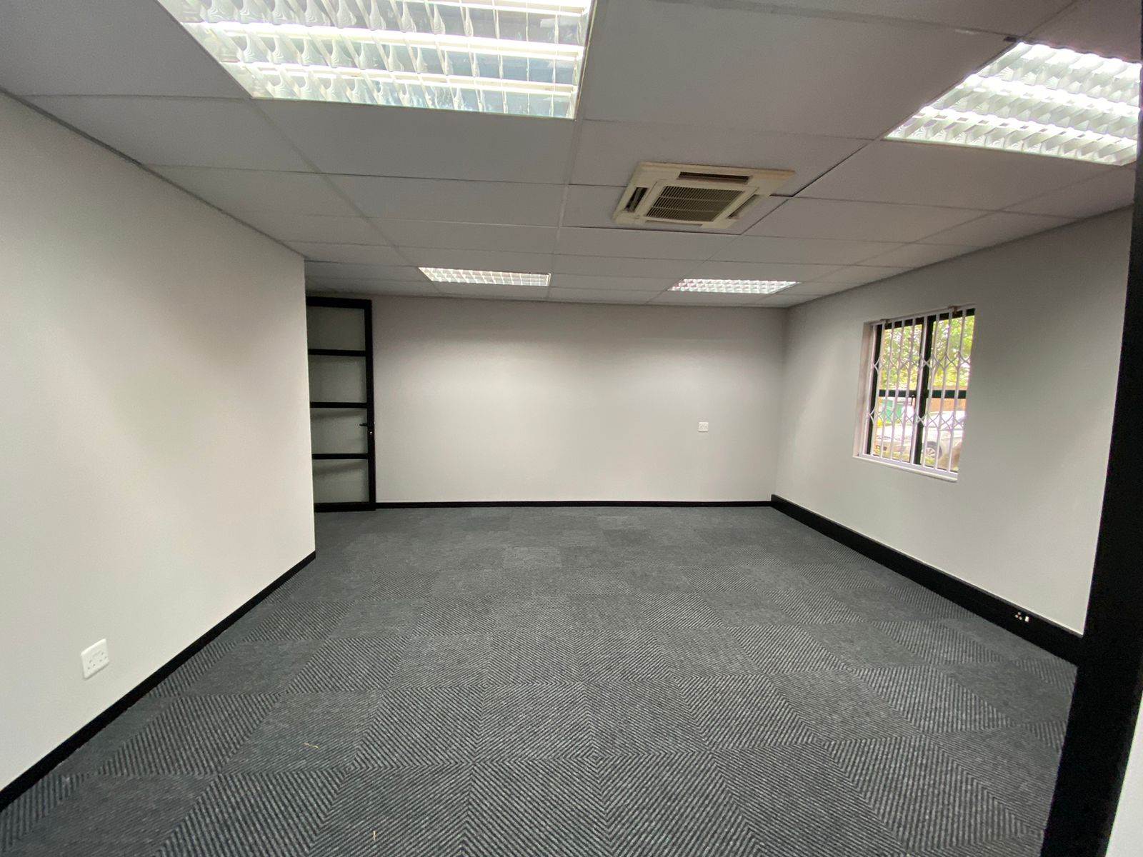 84  m² Commercial space in Sunninghill photo number 9