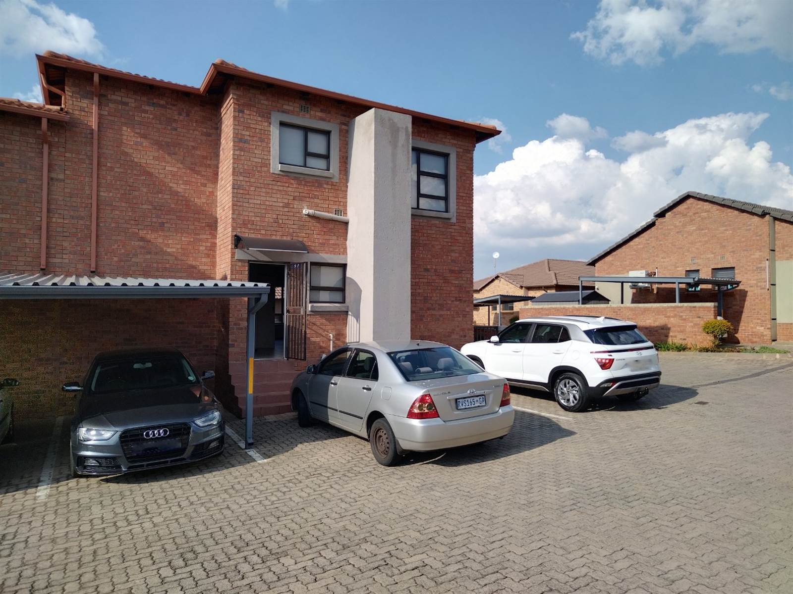3 Bed Townhouse in Wilgeheuwel photo number 2