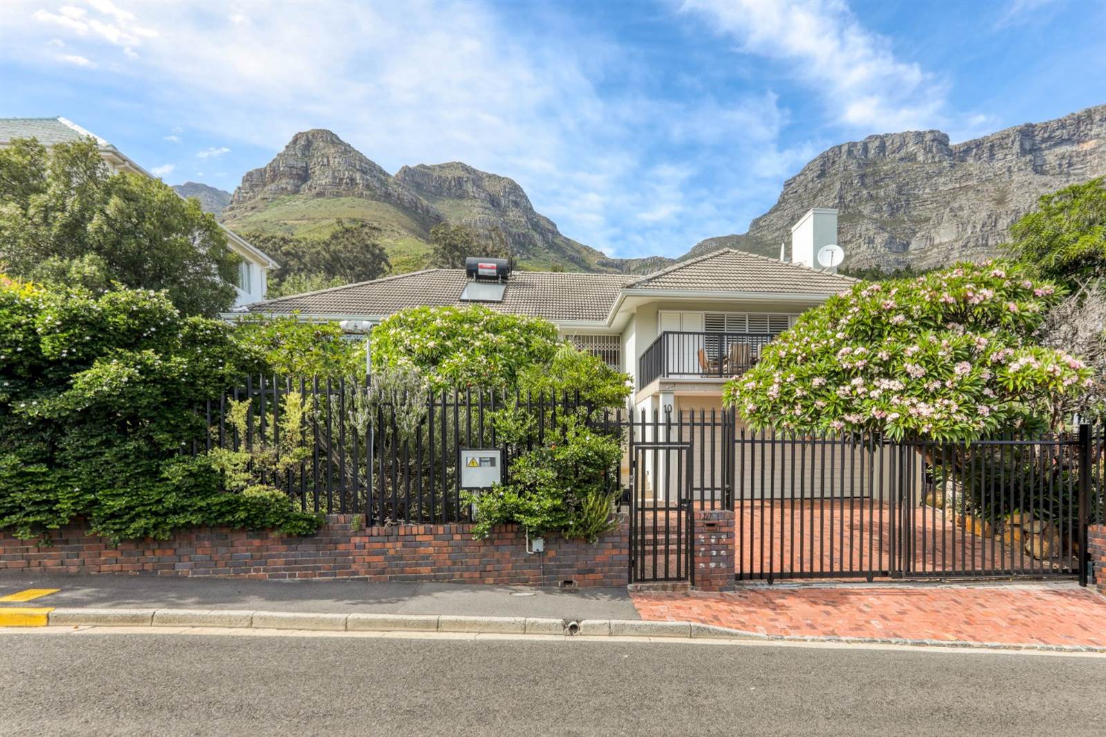 5 Bed House in Vredehoek photo number 25