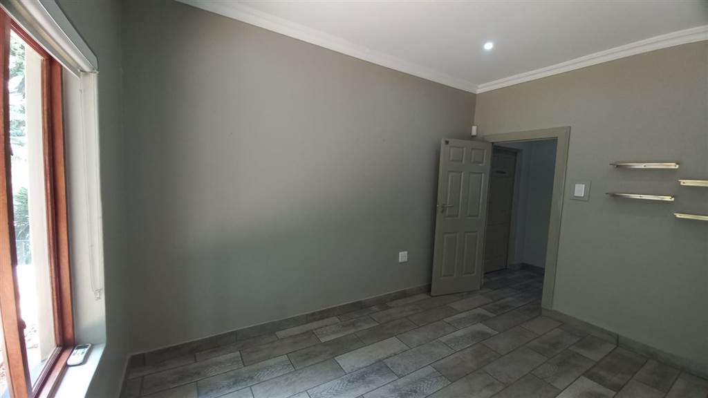 13  m² Commercial space in Waterkloof Glen photo number 8