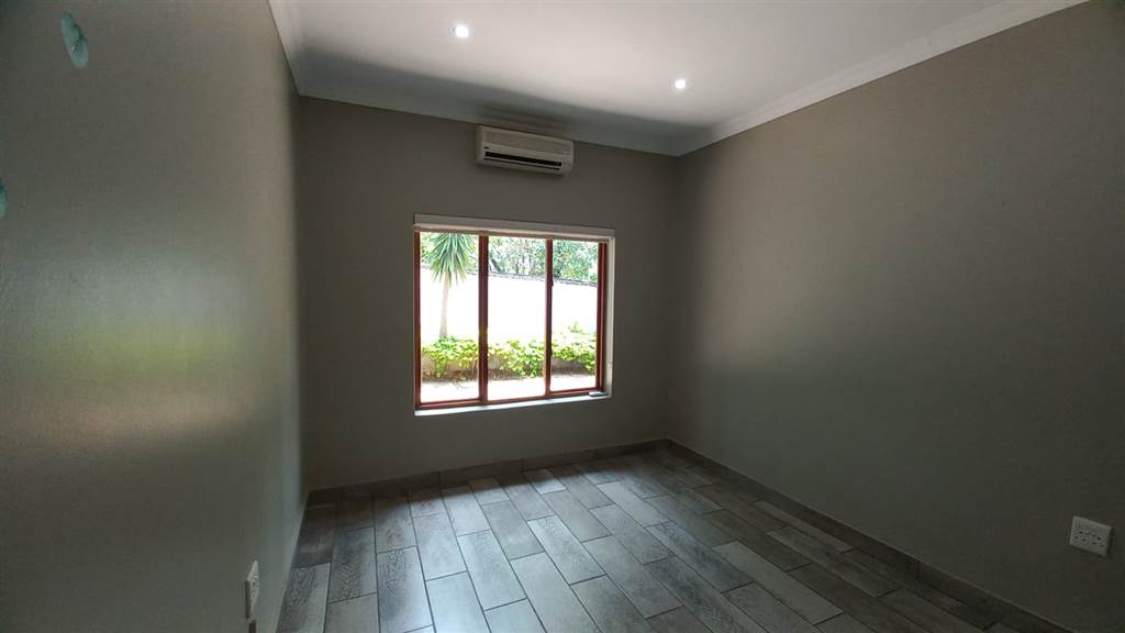 13  m² Commercial space in Waterkloof Glen photo number 5